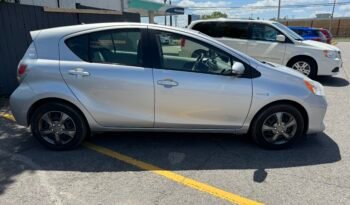 2013 Toyota Prius C Hybrid full