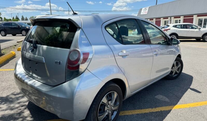 2013 Toyota Prius C Hybrid full