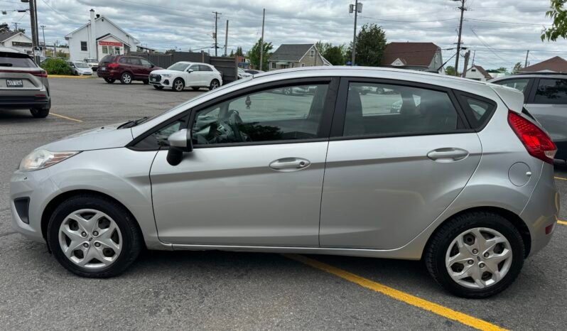 2013 Ford Fiesta SE full