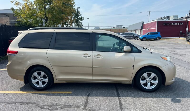 2012 TOYOTA SIENNA LE 5DR V6 8-PASSSANGERS full